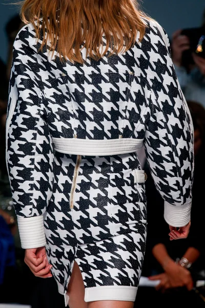 Look 19